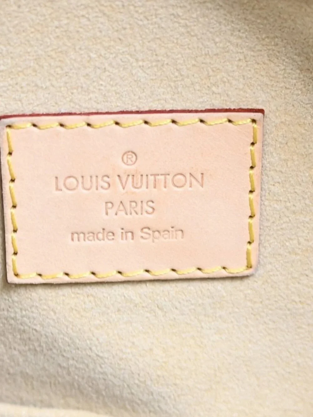 Louis Vuitton Monogram Artsy MM Handbag M40249